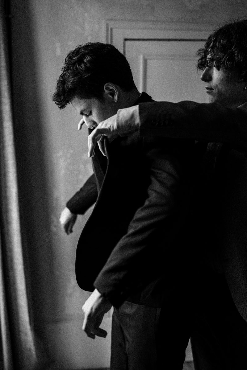 Groom getting ready for his wedding wedding photo ideas