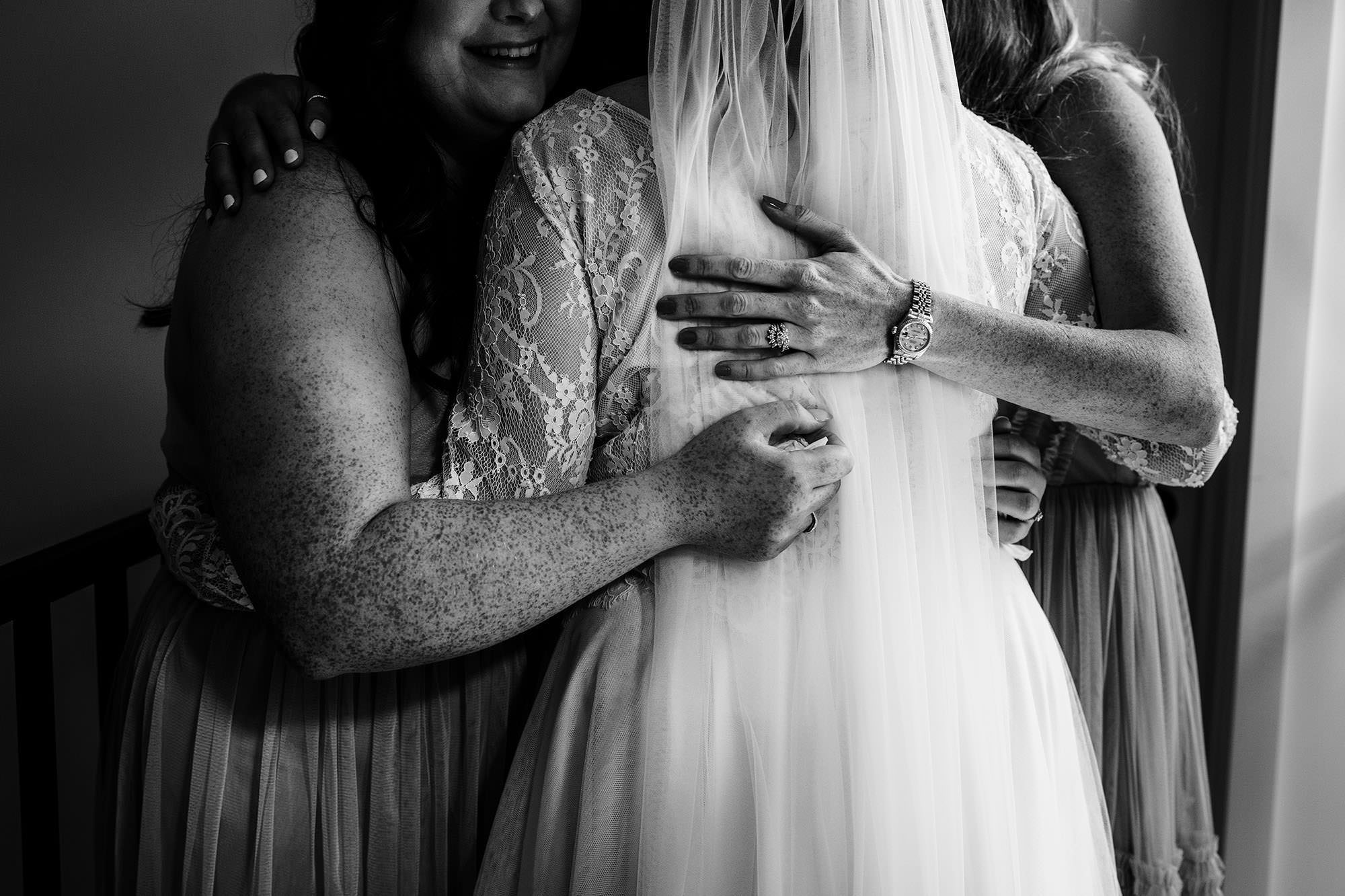 bridal hugs at calcite spa in the Cotswolds